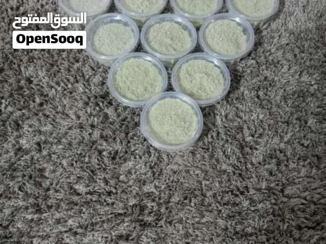 سكر احمر يستخدم للحلوى العمانيه