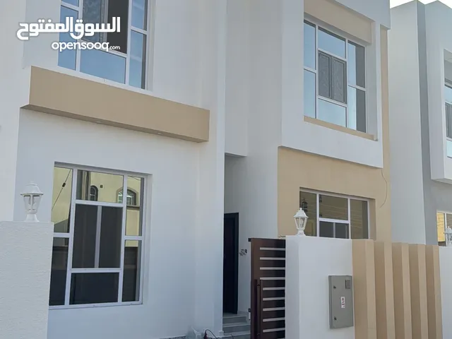 فيلا فاخره للبيع جاهزه للسكن موقع ممتاز