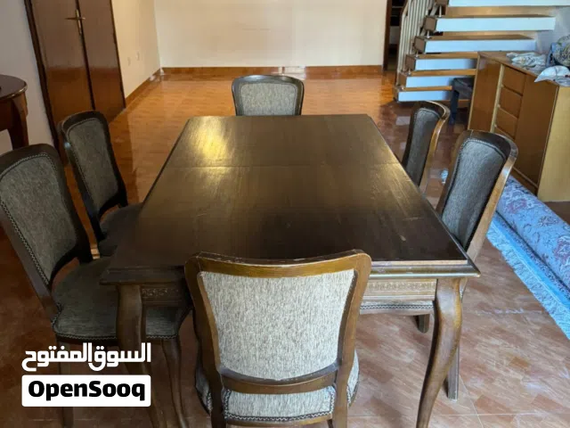 ميز طعام مع كراسي
