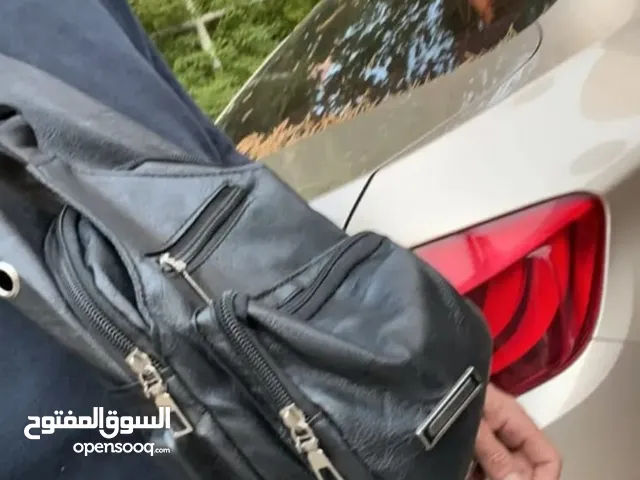 حقيبة للرجال جودة عالية خفيفة ومتينة عملية للاستخدام اليومي