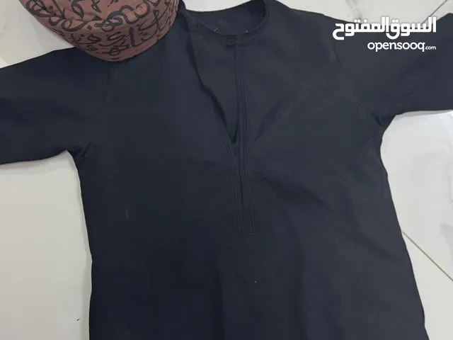 طقم فخم مكون من دشداشه و غتره