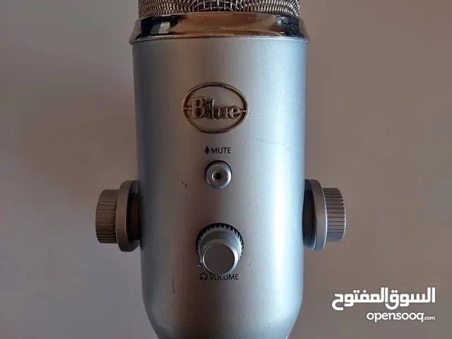 2 microphones rode and blue yeti