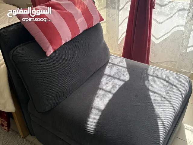 كنب مفرد مستعمل بحالة ممتازة
