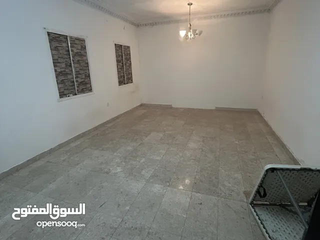 للإيجار غرفه وحمام بالغبره الشمالية شامل ماء وكهرباء وإنترنت وصيانة