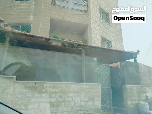 شقة أرضية بمدخل مستقل في الزرقاء الجديدة شارع 36 مساحة 133 متر مربع مع ترس خارجي