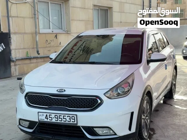 2018 كيا نيرو Standard