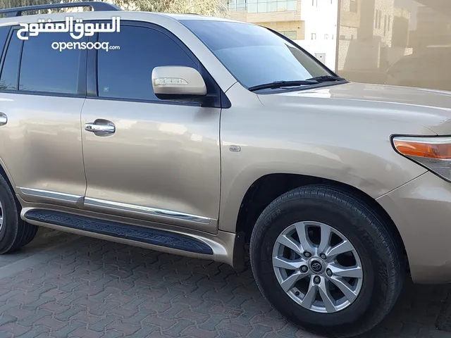 Toyota land cruiser 2010 gold color