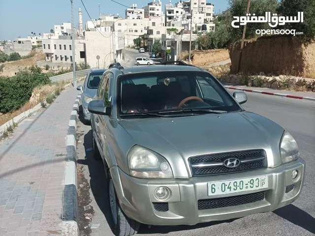 توسان 2007 يد 2 ..استعمال سيده وانا فقط .. لا ضربات ولا اي شيء .. وعداد حقيقي وصيانه دوريه ..