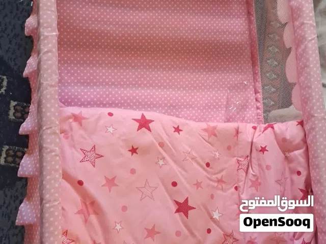 سرير طفل مستعمل الزرقاء الجديدة السعر 70