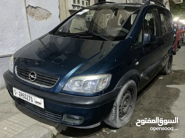 Opel Zafira  in Tripoli
