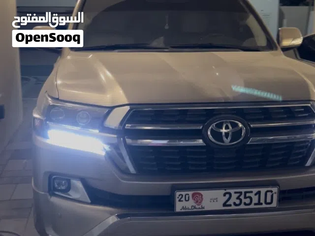 2016 تويوتا لاند كروزر VXR