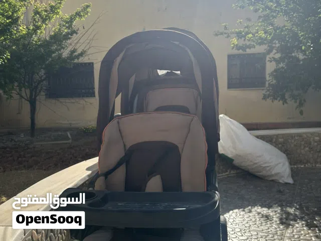 عرباية أطفال توأم ماركة جونيورز (Juniors) - نظافة ممتازة وسعر لقطة