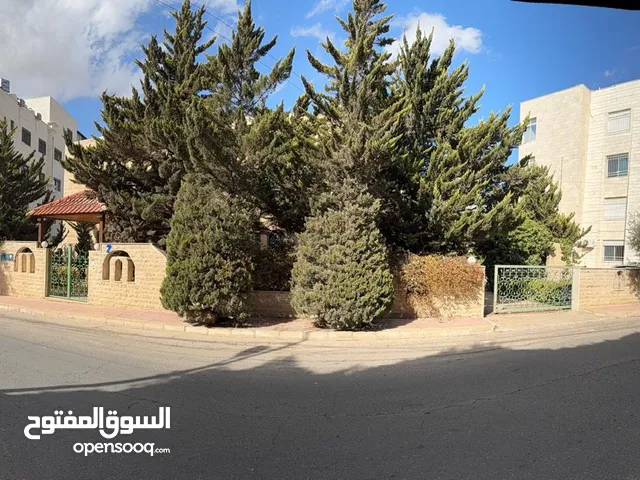 400 m2 More than 6 bedrooms Villa for Sale in Amman Jubaiha