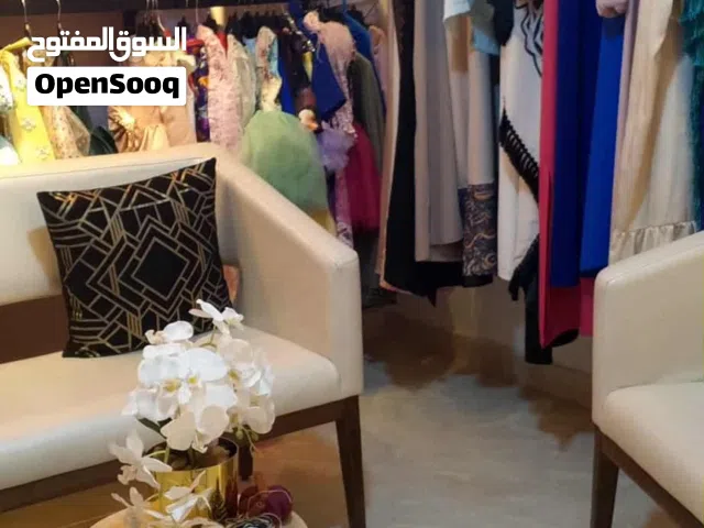 طقم كنب جلد بحاله ممتازه