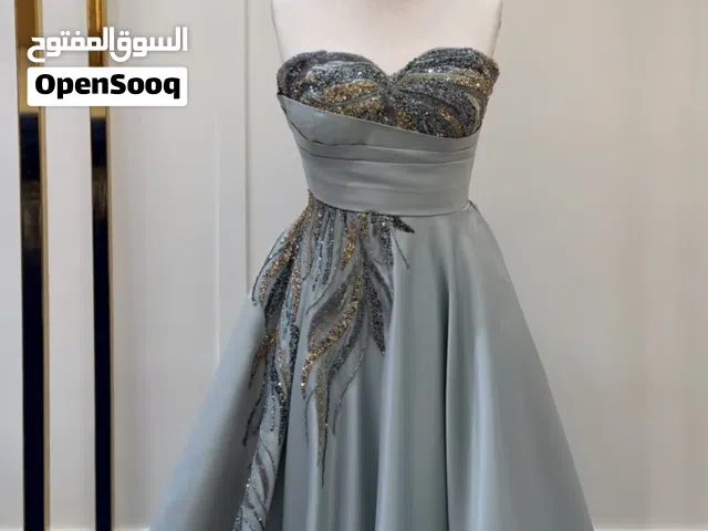 فستان خطوبة لون فستقي