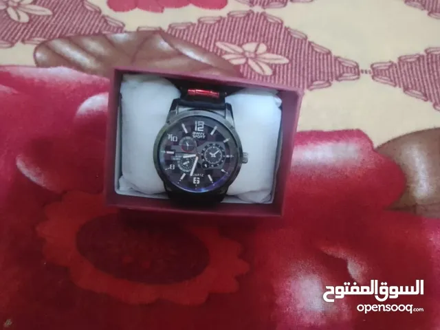2ساعه انيقه لون اسود لاستخدام اليومي شكل مميز استعمال خفيف جدا للتفاصيل وتس أو فون