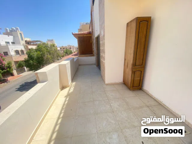 العقبة/شقة للبيع في السكنية السابعة طابق اول هندسي بدون مصعد