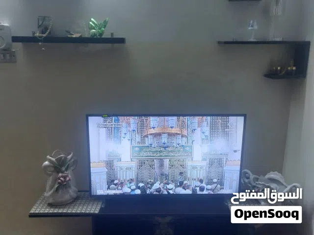 طاولة شاشة مع رفوف تعليق