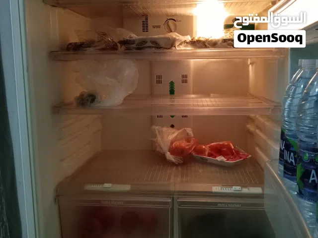 ثلاجة يعمل بشكل ممتاز تبريد ممتاز