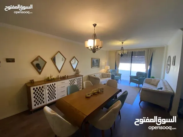 شقة مميزة للبيع  بإطلالة خلابة