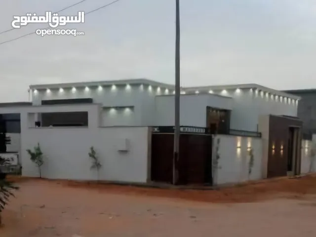 165 m2 4 Bedrooms Townhouse for Sale in Tripoli Ain Zara