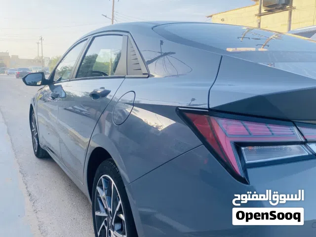 2021 هيونداي افانتي SE