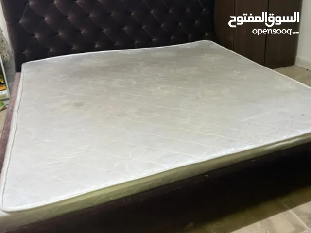 سرير كنج 200×200 مع الماترس للبيع العاجل