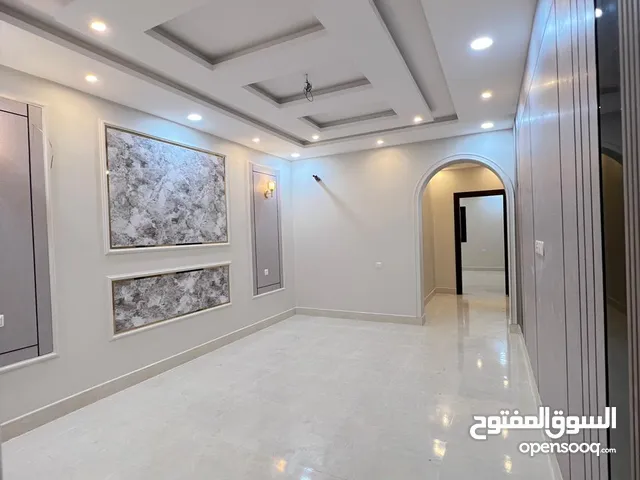 180 m2 5 Bedrooms Apartments for Sale in Jeddah Hai Al-Tayseer