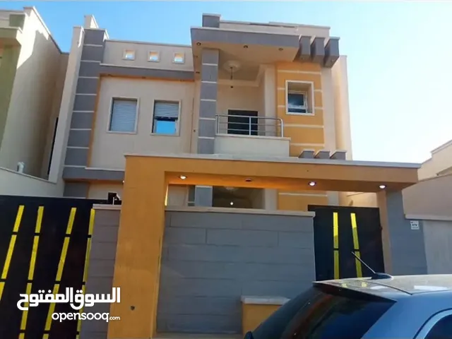 250 m2 5 Bedrooms Villa for Rent in Tripoli Al-Hadba Al-Khadra