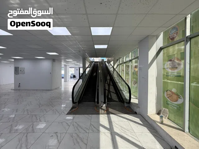 مخازن جاهزة بمساحة 1200 متر ثلاث طوابق بشارع المدينة المنورة للبيع او للايجار السنوي من المالك مباشر