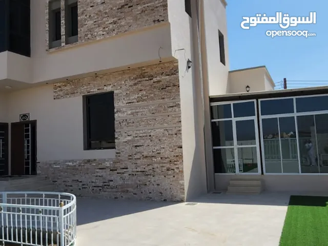 340 m2 5 Bedrooms Villa for Sale in Al Dhahirah Yunqul
