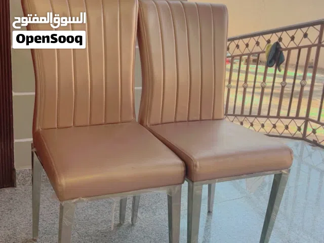 يوجد كراسي جميله