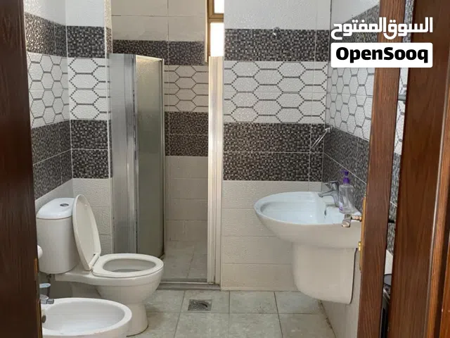 شقه فارغه للإيجار  الحمر 150م  تسويه  مكشوفه