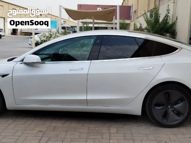 2020 تيسلا موديل 3 Standard Range