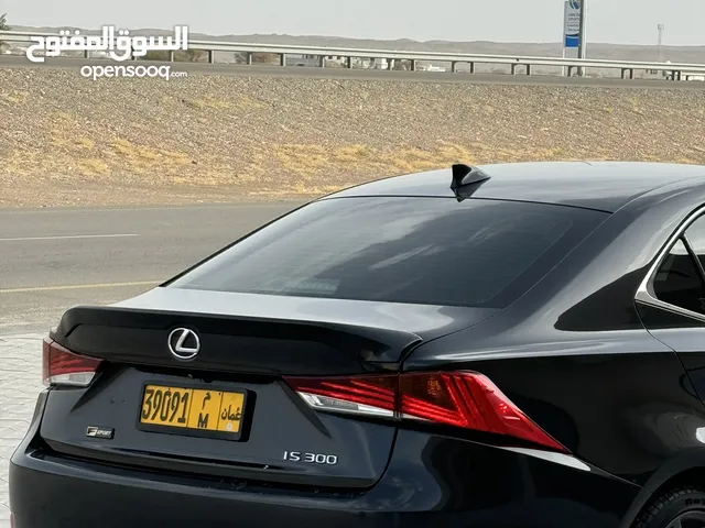 فرصه لكزس is300 F Sport 2019دفريشن