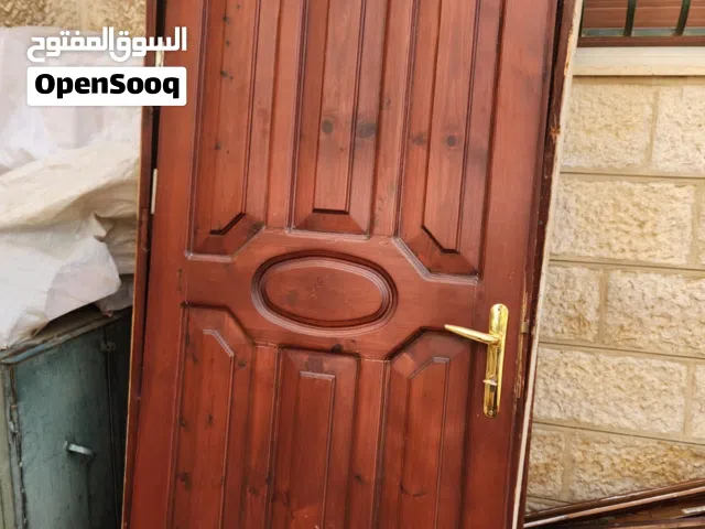 أربع أبواب بحالة ممتازة للبيع