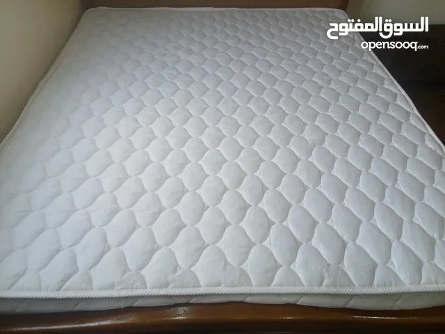 فرشة تخت ضغط عالي لون سكني مع وجه ثقيل استخدام شهر فقط: الطول: مترين العرض: 175سم الارتفاع: 25 سم