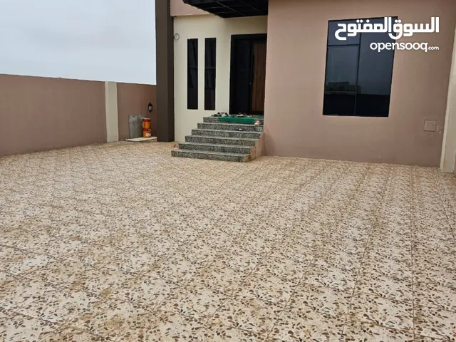 140 m2 2 Bedrooms Townhouse for Rent in Dhofar Salala