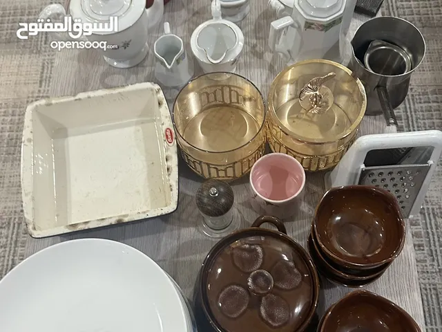 ادوات طبخ ودلات قهوه وصواني