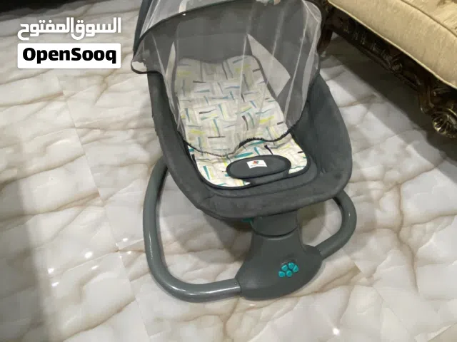وكرسي بيبي متحرك بشتغل ع ريموت وكهربا