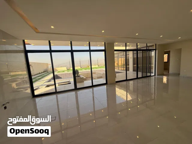 فلل وشاليهات فخمه ومطله على جبال جرش ودبين  ضمن كومباوند في جرش منطقه الكفير للبيع