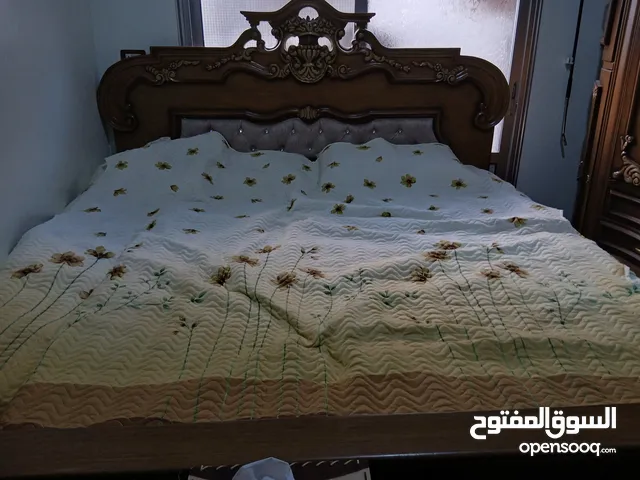 غرفه نوم كبيره ،، خشب زان طبيعي،، تفصيل ممتاز ،، الغرفه شبه جديييده