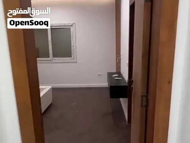 شقة للبيع بالروف. 200 متر بالنرجس عمارات و يوجد فيديو