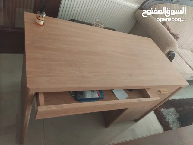 مكتب دراسة بحالة ممتازة