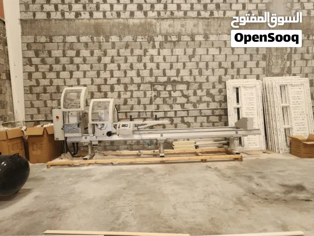 ماكينه تشغيل قطاعات UPVC و Aluminium و لحام.