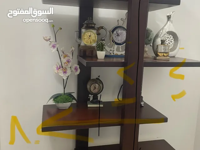 مزنون خشبي لوضع التحف