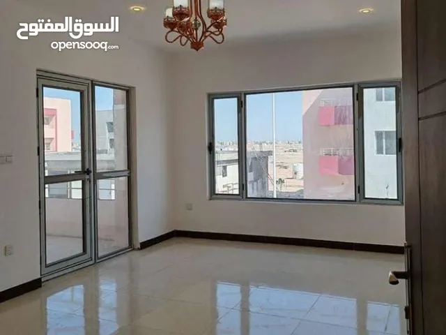 شقة سكنية حديثة أرضية معزولة للإيجار في مجمع السعفة