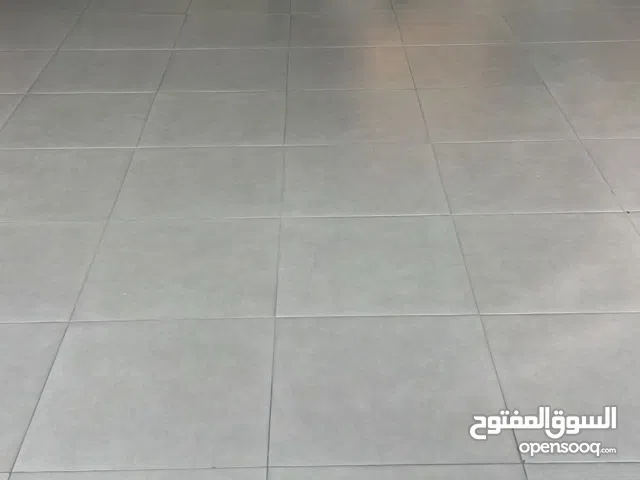 معرض تجاري فاخر جدا للايجار في أفضل مواقع وادي صقرة
