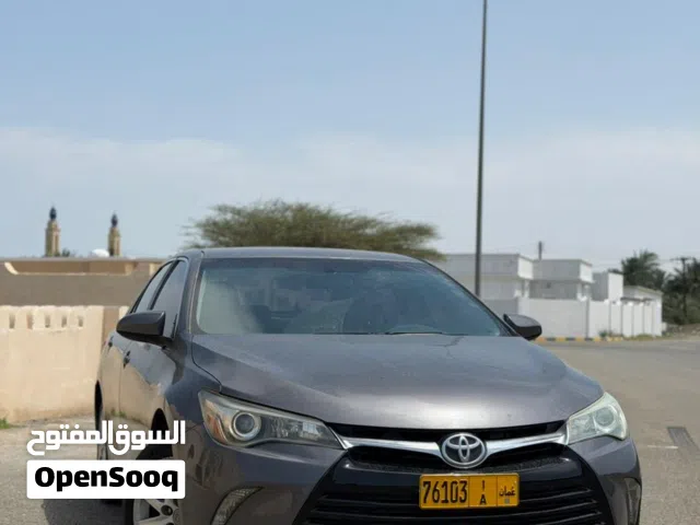 2015 تويوتا كامري LE