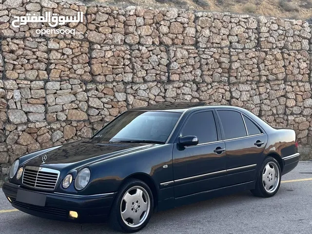 قرش ونص موديل 99 بحالة الوكاله ولون مميز